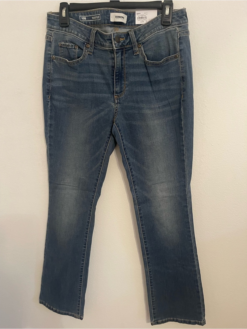 Sonoma Straight Leg Jeans in Faded Blue Wash. Size 10